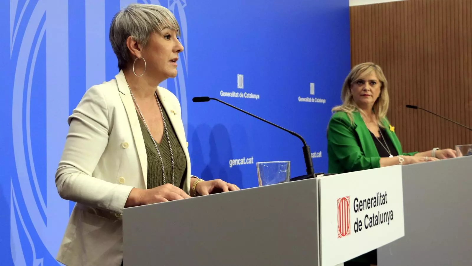 La consellera de Justícia, Lourdes Ciuró, i la de Drets Socials, Violant Cervera, durant la presentació de les modificacions legals que vol impulsar el Govern