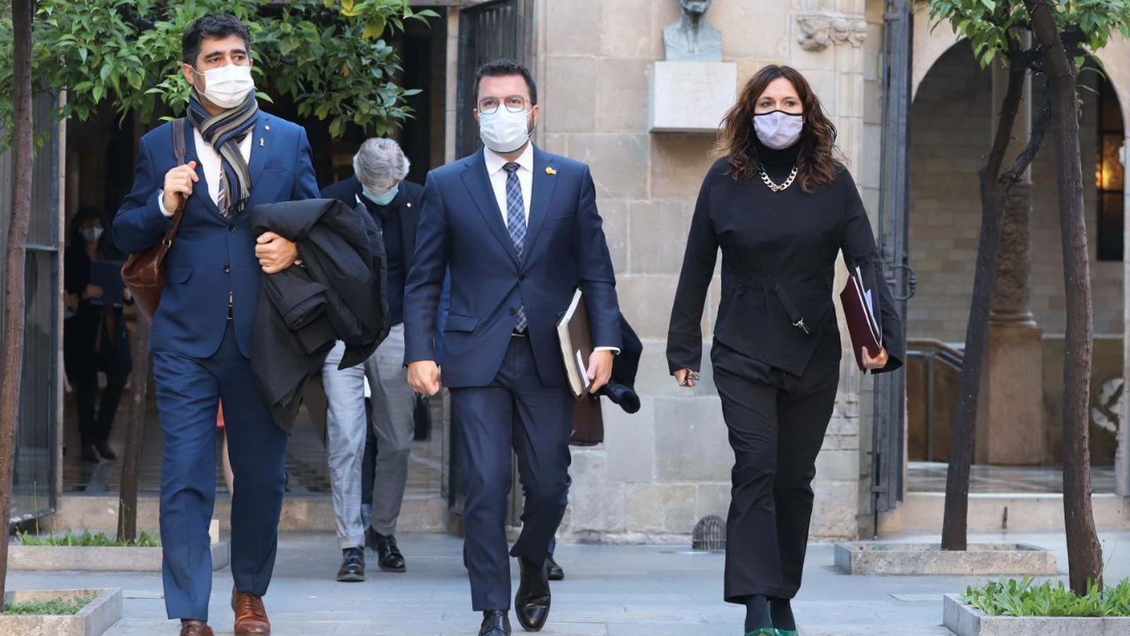 Puigneró, Aragonés and Vilagrà addressing this Tuesday to the meeting of the executive council.