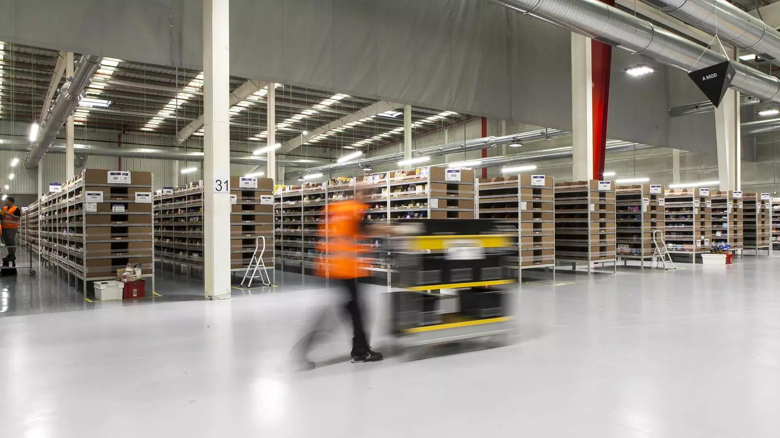 Imatge del nou centre logístic d'Amazon a Castellbisbal proveïda per la mateixa companyia
