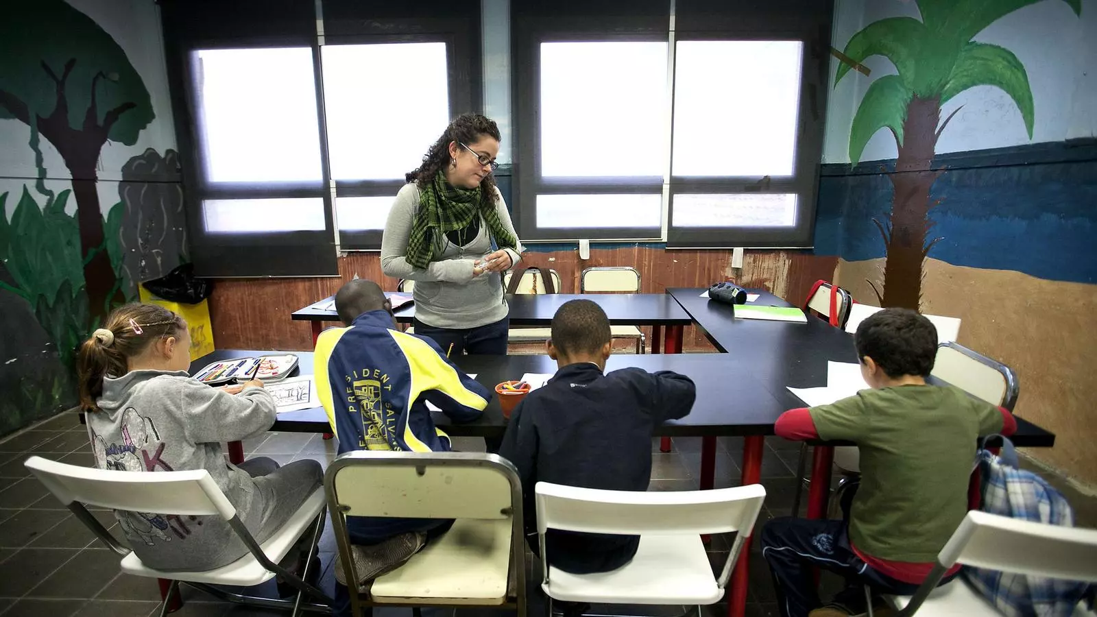 AJUDA A LES AULES El Centre d'Esplai Infantil Can Palet de Terrassa ofereix activitats de reforç de l'escolarització a infants en situació de pobresa.