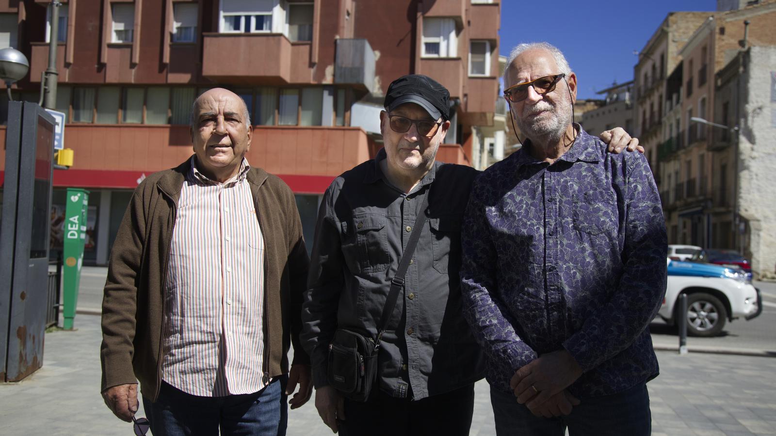 Josep Pau, Modest Panadés and Josep Duch, in front of the building where they unfurled the banner in 1976.