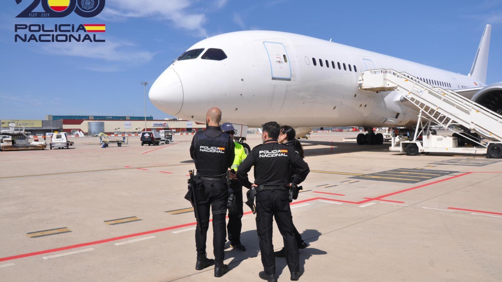 The National Police expels 21 multi-offender foreigners in an operation coordinated from Barcelona