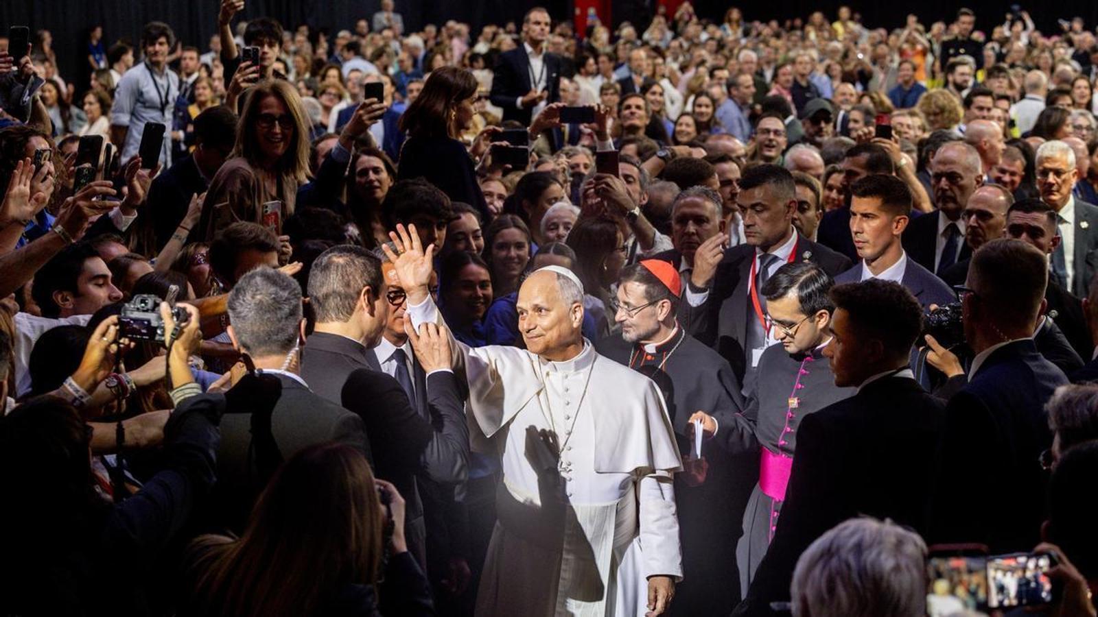 El papa León XIV llega al encuentro 'Tejer redes con el mundo de la cultura, la educación, la empresa y el deporte.