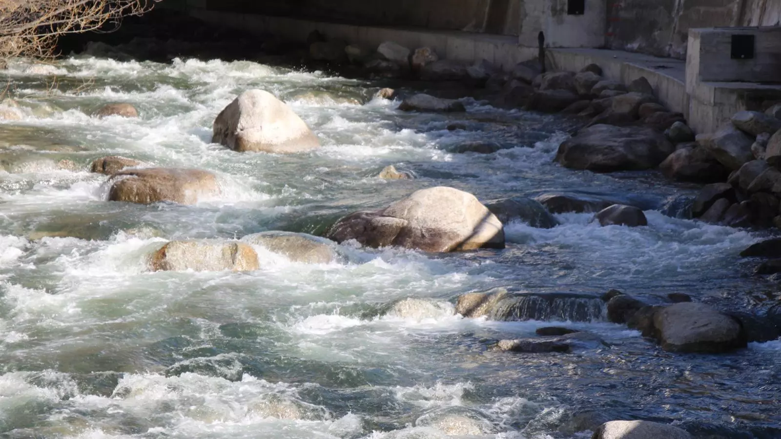 El riu Valira al seu pas per Escaldes-Engordany