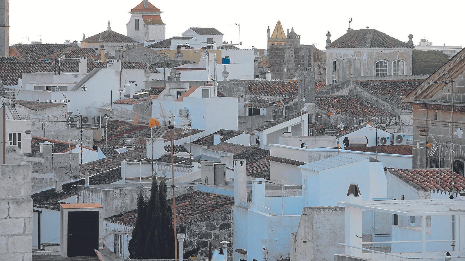 Menorca busca soluciones a la emergencia habitacional de sus pueblos y ciudades.