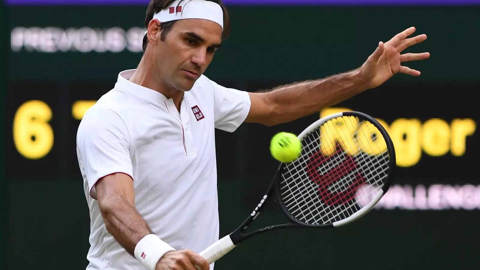 Federer segueix sense cedir un set a Wimbledon i derrota Struff