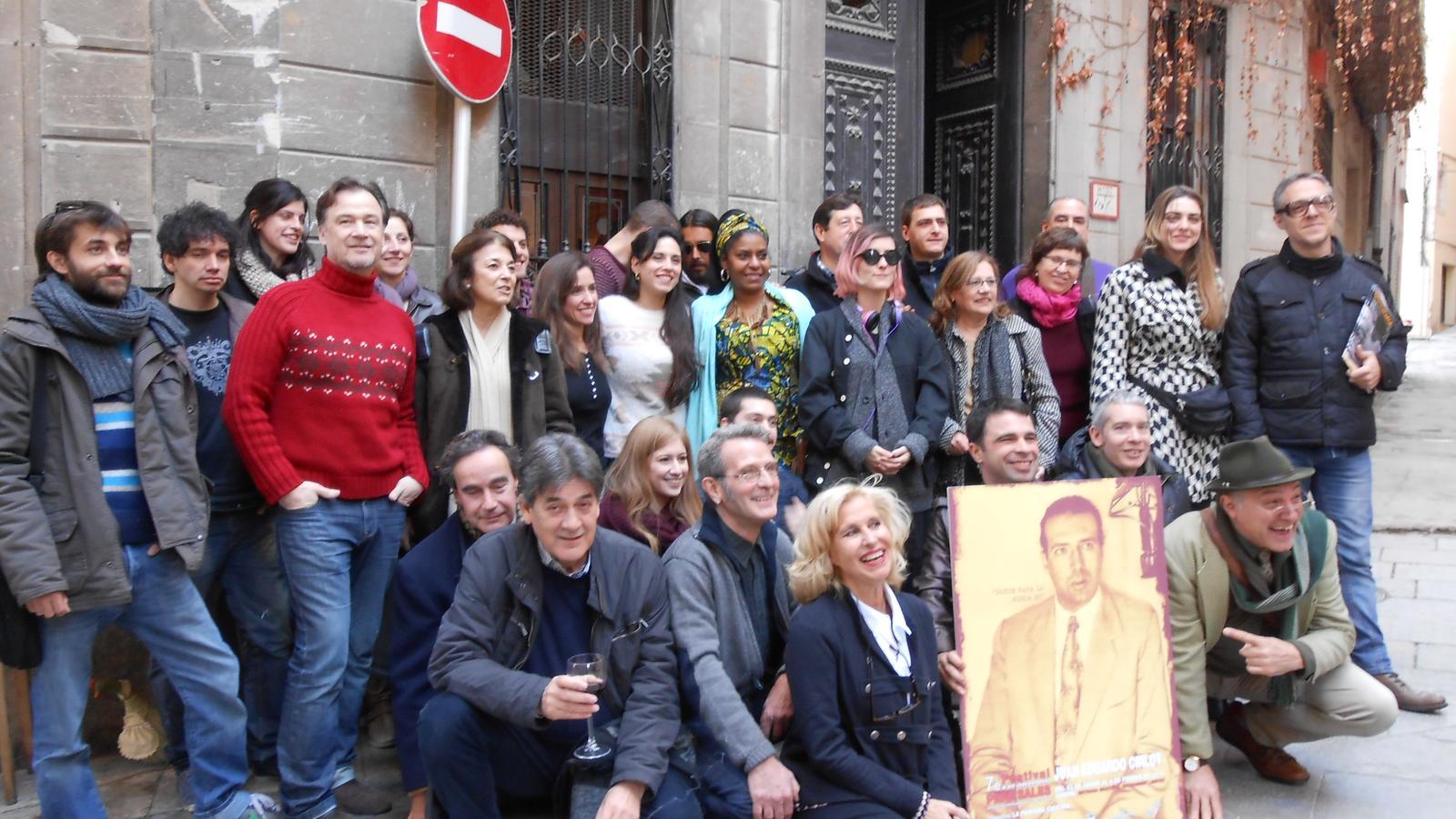 Foto de família del setè Festival Pepe Sales, abans de la roda de premsa d'aquest migdia / Josep Pastells