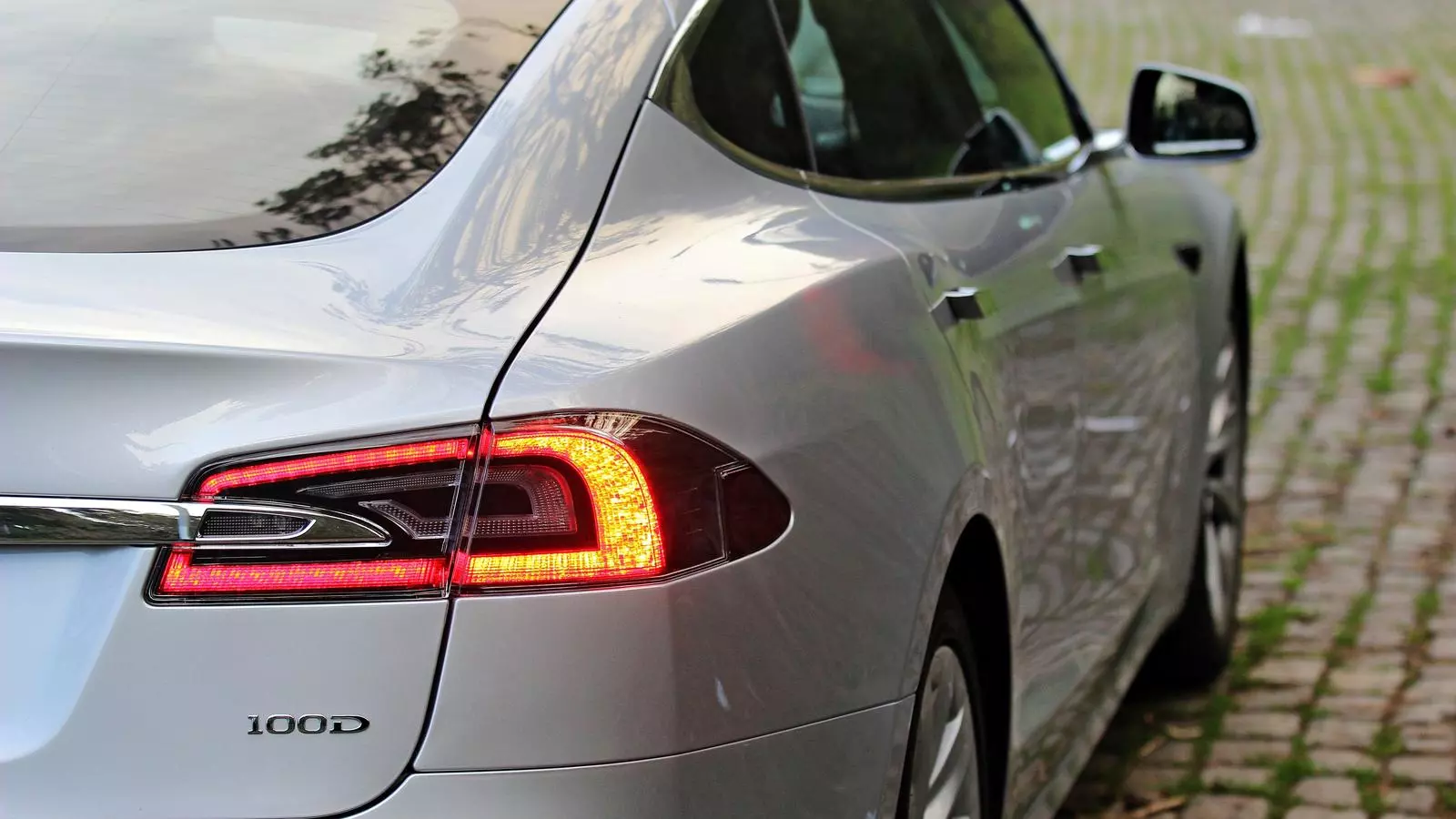 Tesla Model S Plaid: saludant al cotxe de sèrie més ràpid del món