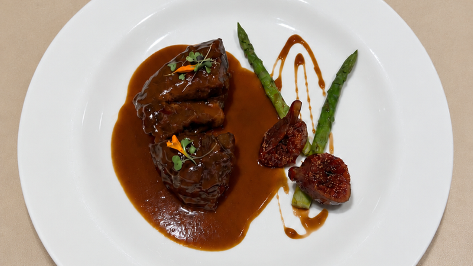 Carrillera de cerdo con higos confitados, en el restaurante del Hotel Duran de Figueres.