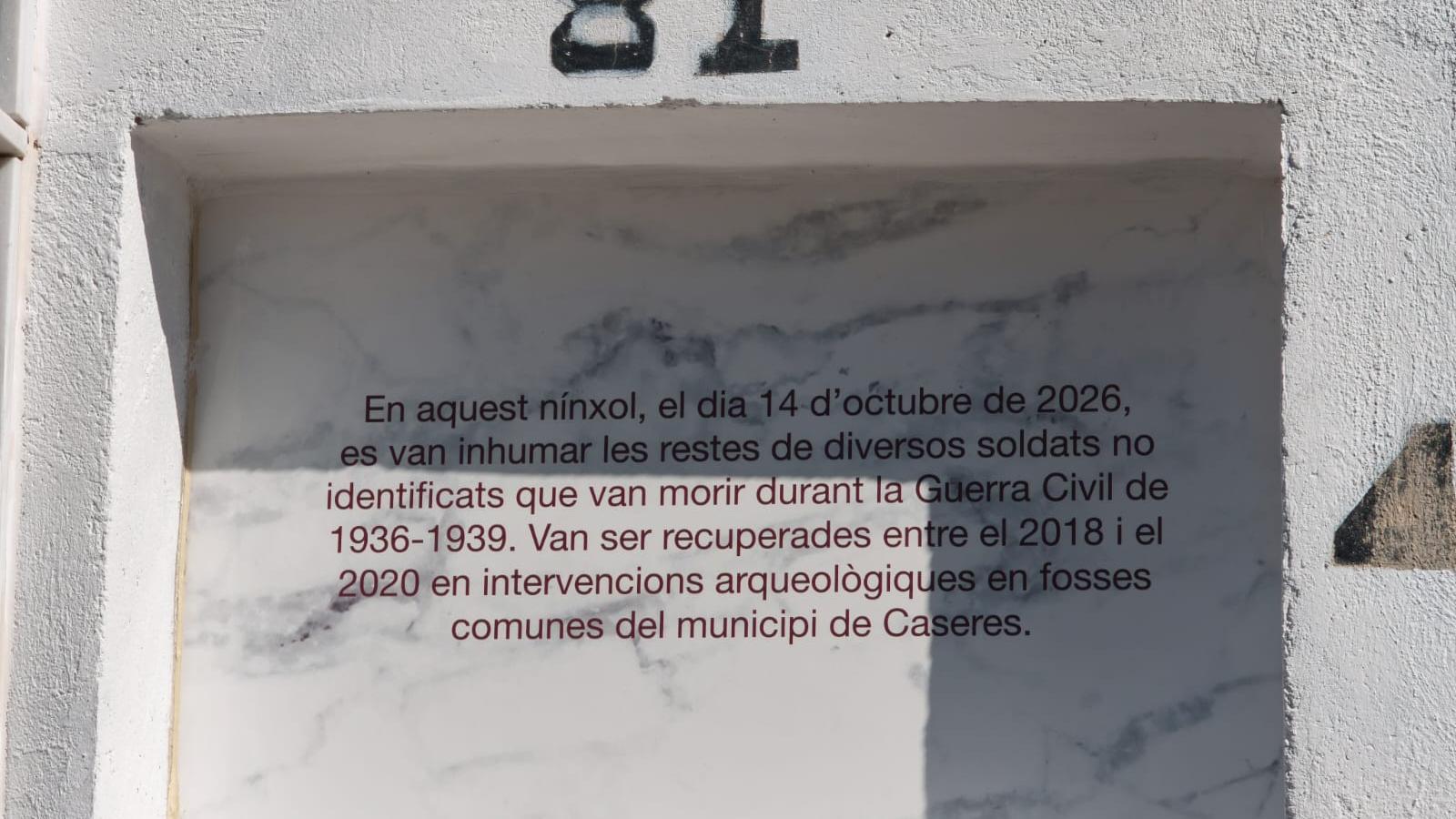 La placa que recuerda a los soldados muertos que no han sido identificados.