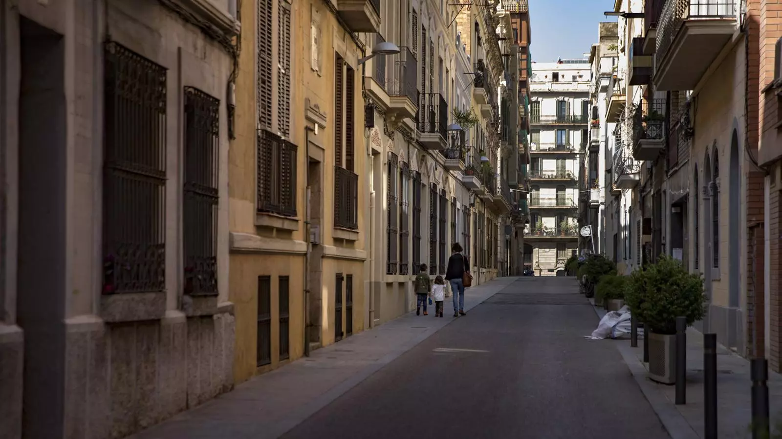Els efectes de la crisi del coronavirus i del confinament han afegit pressió sobre un mercat immobiliari complex com és el de Barcelona.