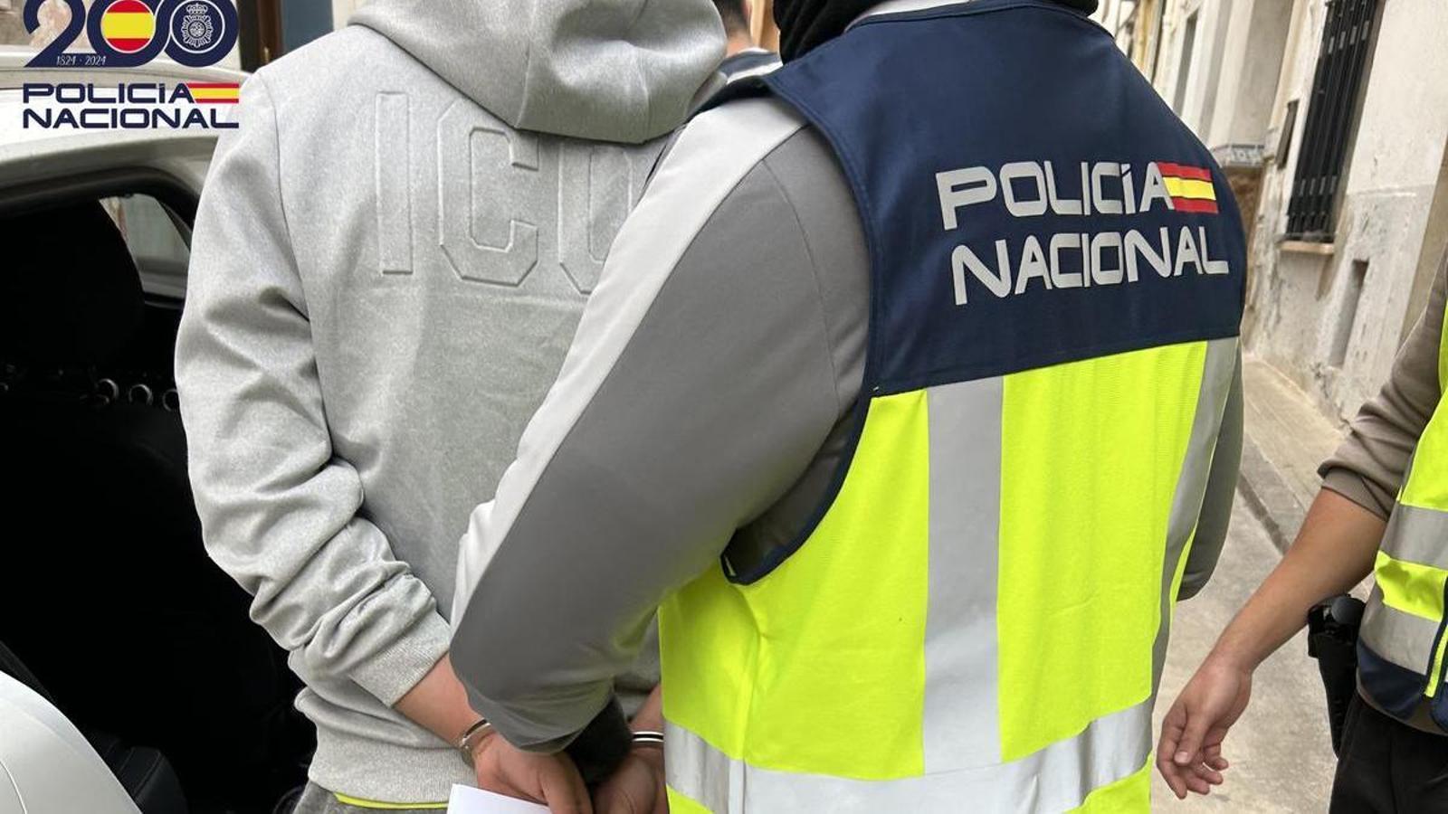 Detention of the young man by the National Police.