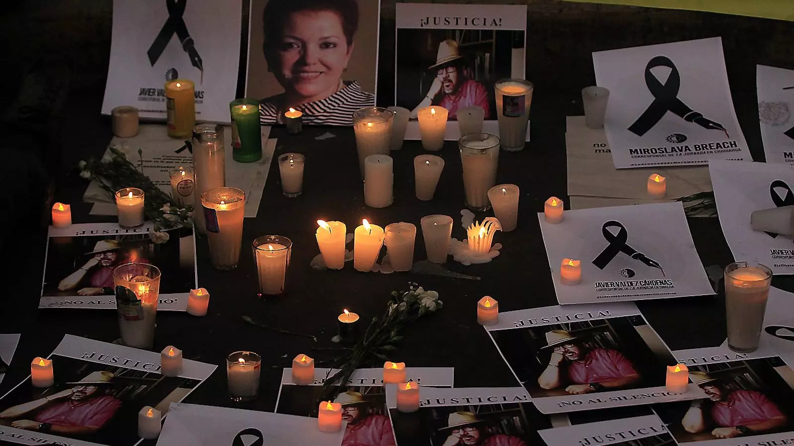 Homenatge a Miroslava Breach i a Javier Valdez Cárdenas, periodistes assassinats a Mèxic l’any 2017.