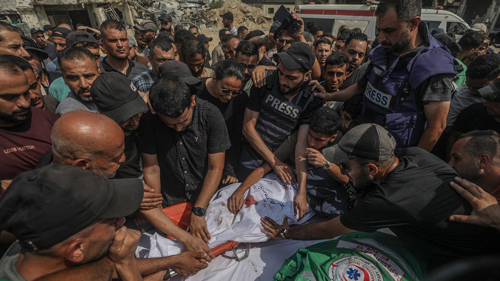 Funeral of the Al Jazeera journalists killed by Israel in Gaza City.