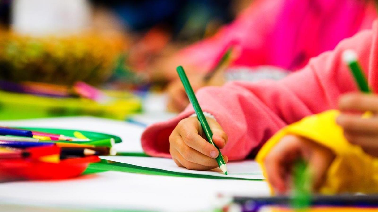 Niños dibujando