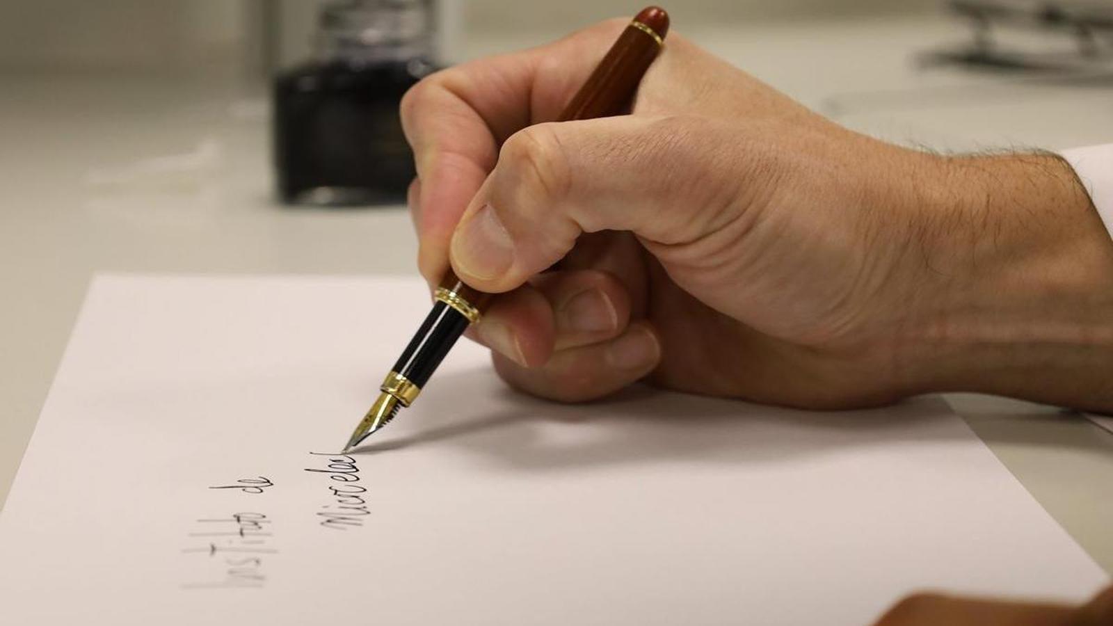Prueba en la tinta de una pluma, con microchips.