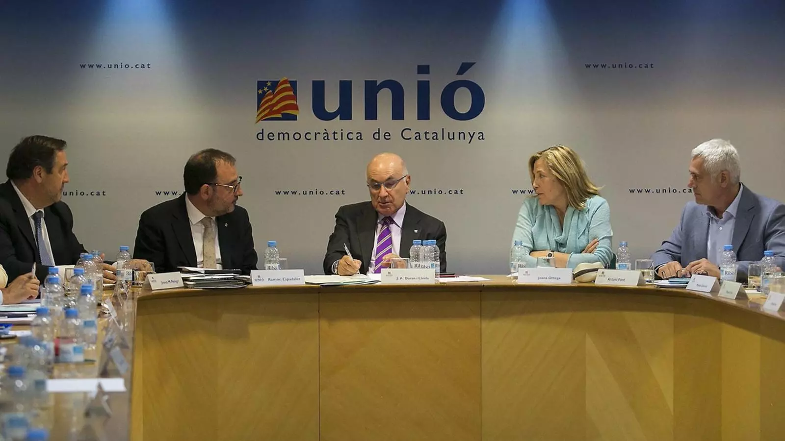 La direcció d’Unió es va reunir durant tres hores a la seu del partit. En va sortir una pregunta per a la consulta del 14 de juny que no va tenir la unanimitat dels dirigents.