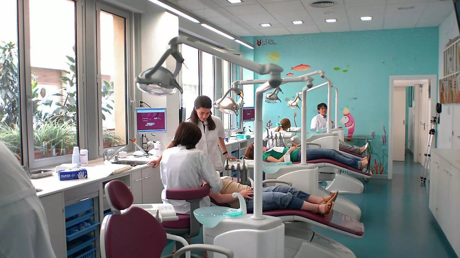 Imatge d'arxiu d'una consulta de l'Hospital Sant Joan de Déu, que serà la seu del congrés mundial de càncer infantil el 2022.