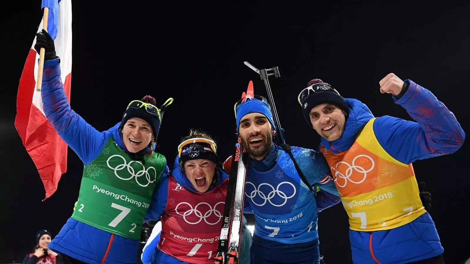 Fourcade, el segon per la dreta, amb l'equip del relleu mixt de biatló