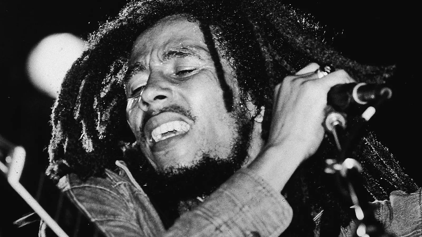 “¿Vosaltres sou més de Jamming o de Woman no cry?”, va demanar la Llobarra.