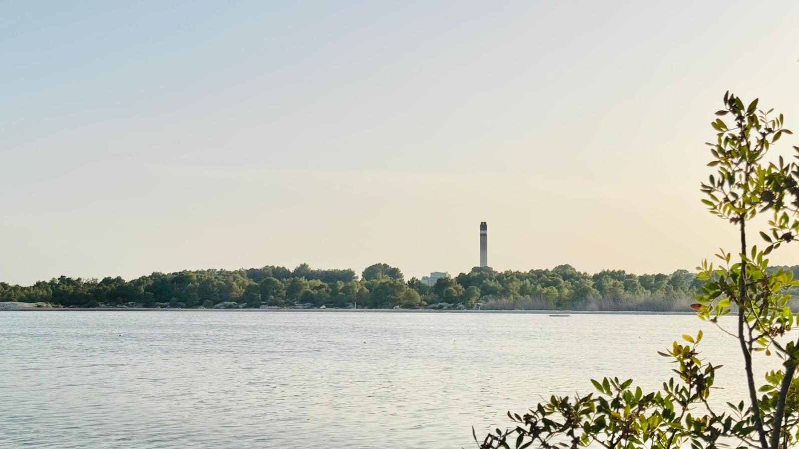 El punt d'entrada del cable submarí ha generat un enorme enfrontament a Alcúdia