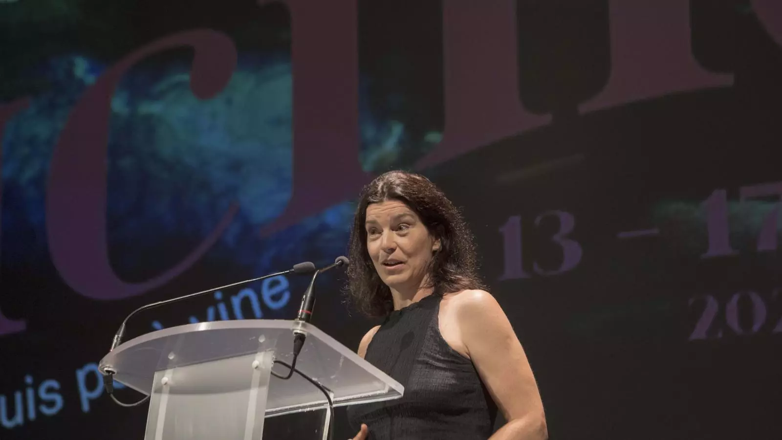 L'actriu Laia Marull presenta 'Incendios. Más allá del teatro', un curt d'Álex García.