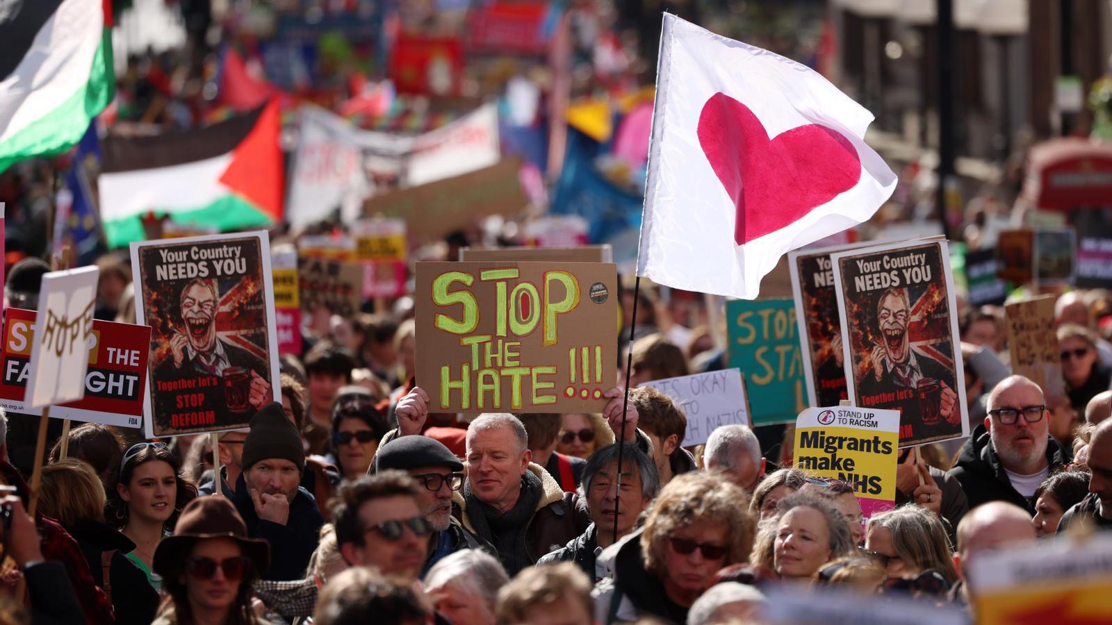 A picture of the demonstration that has taken place in London against the far-right, this Saturday.