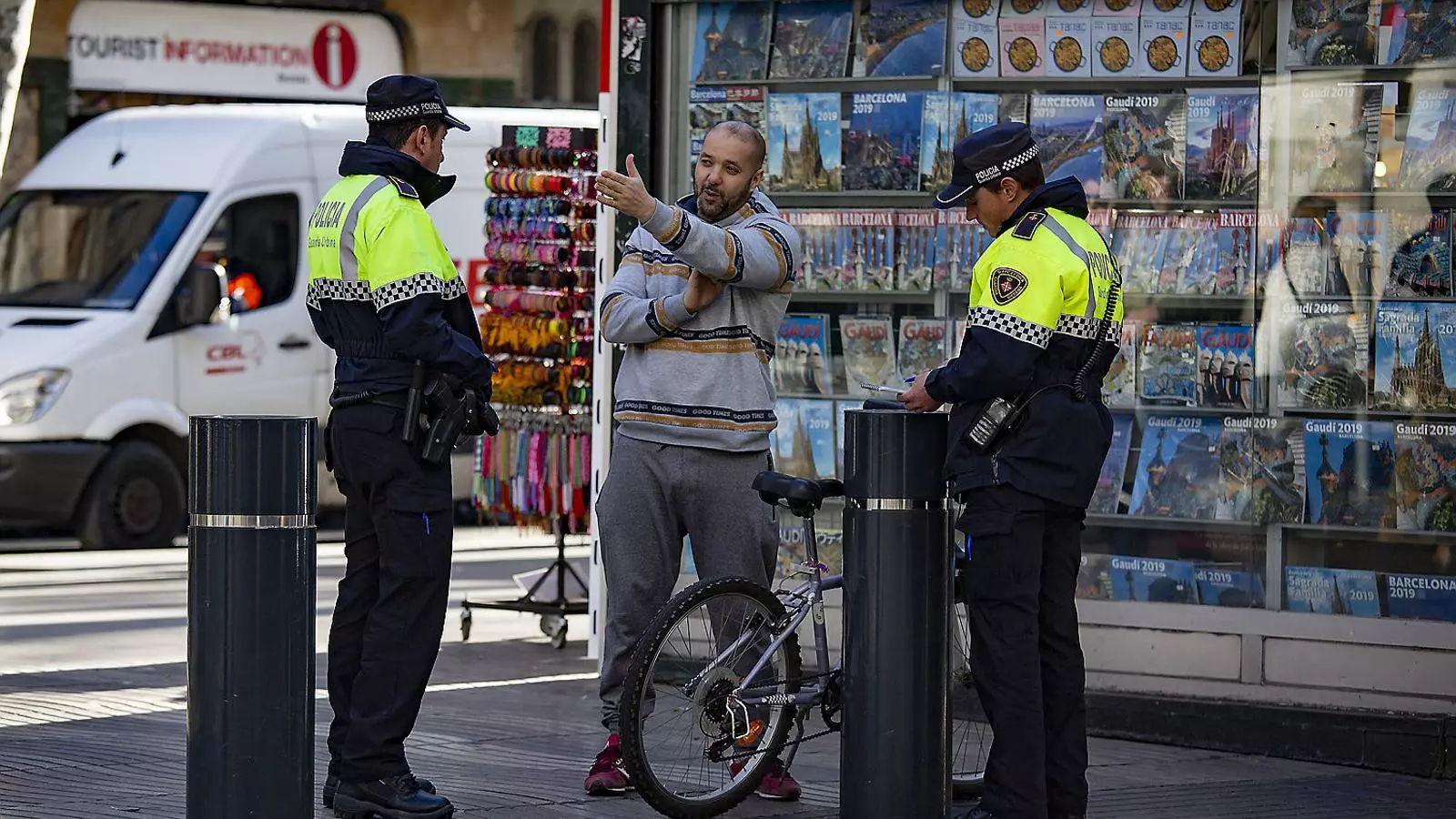 Colau posa en marxa el comitè d’ètica de la Guàrdia Urbana