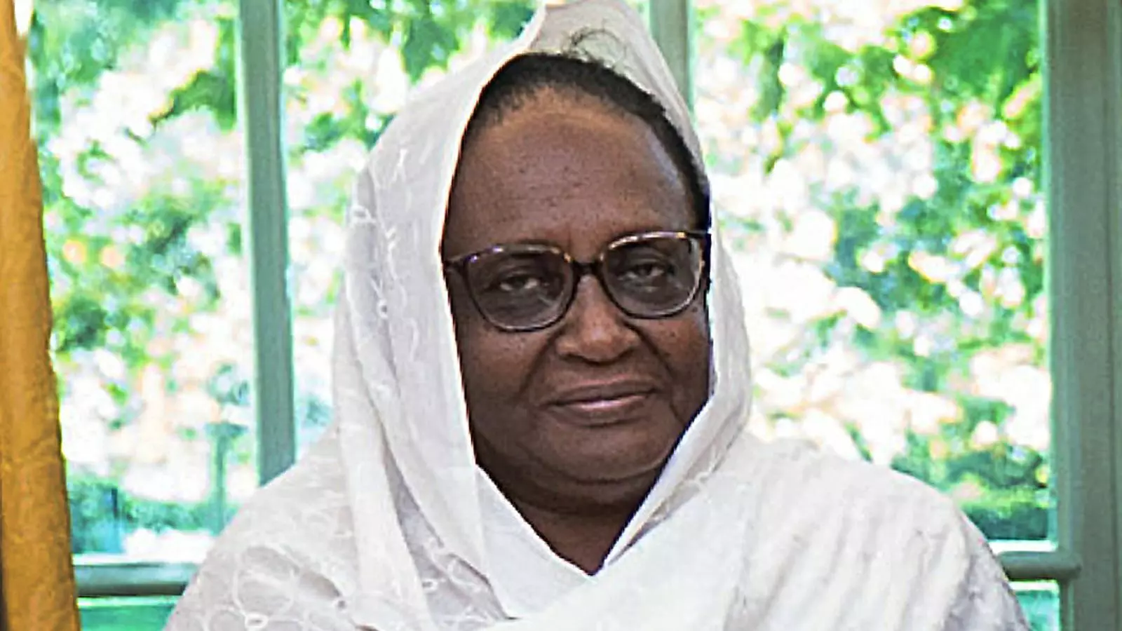 01. La jove que va esdevenir el símbol de la revolta al Sudan. 02. La nova ministra d’Exteriors, Asmaa Abdallah.