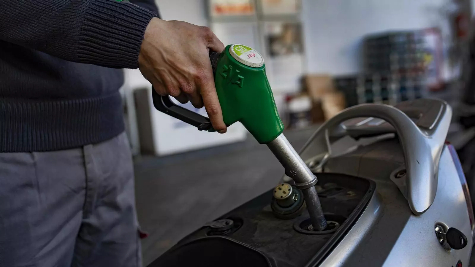 El preu de la benzina està a nivells mai vistos abans.