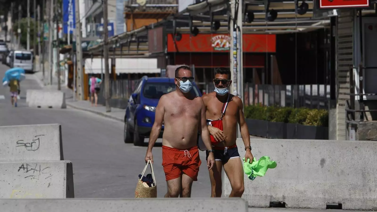 Dos turistes a l'Arenal, aquest dilluns