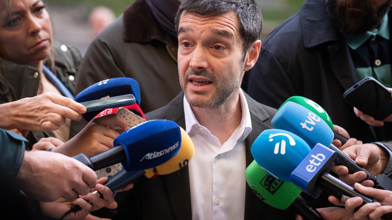 El ministro Pablo Bustinduy informando este viernes de la actuación de su ministerio.