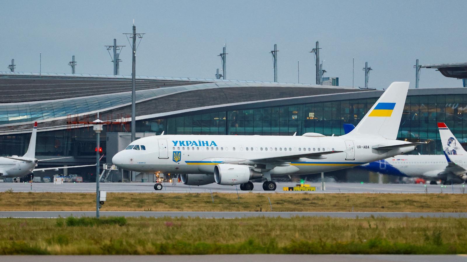 Volodymyr Zelenskyy's plane upon its arrival in Norway this Tuesday, September 8.