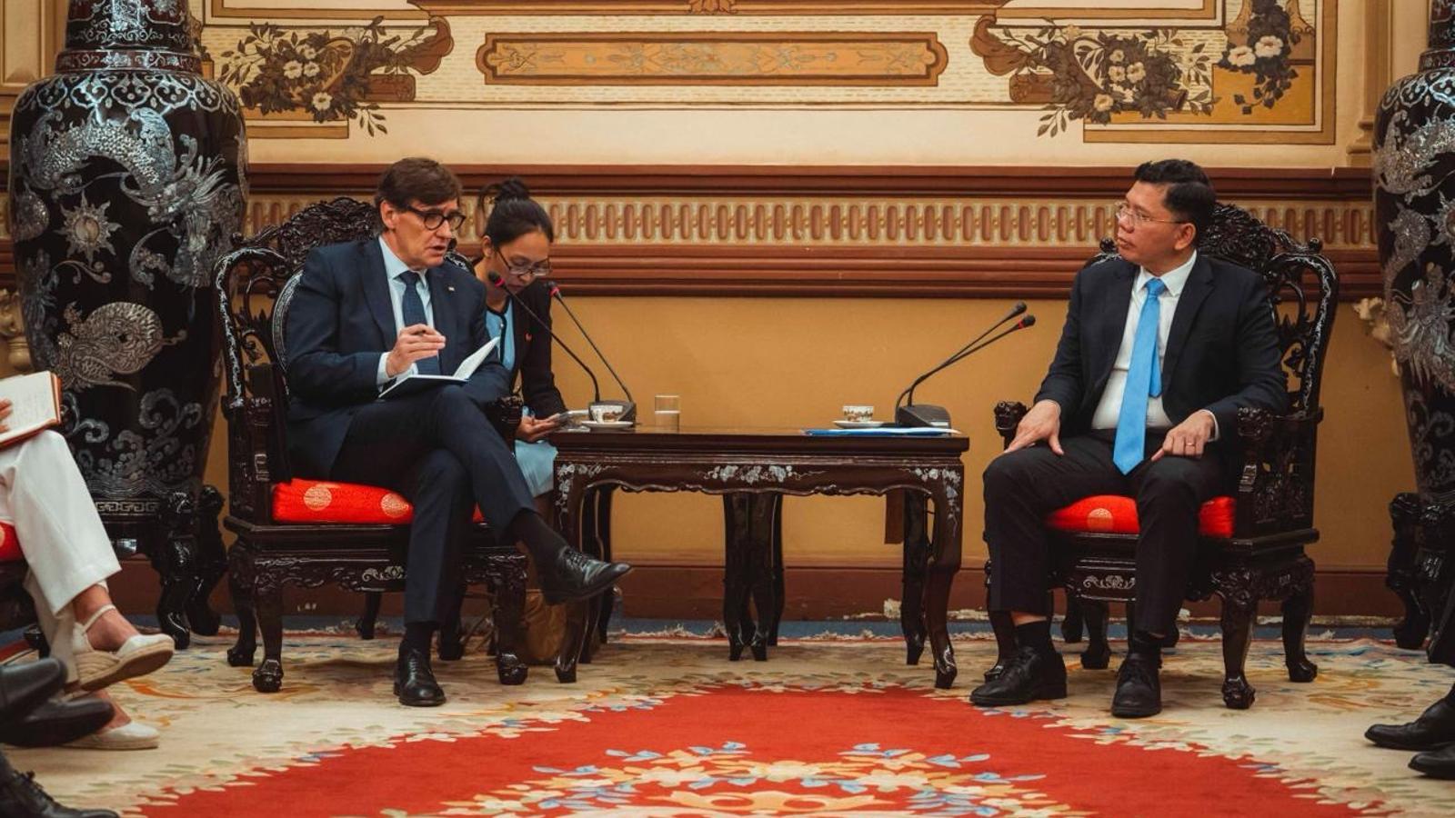 Meeting of President Salvador Illa with the Vice-President of the City People's Committee, Nguyen Loc Ha