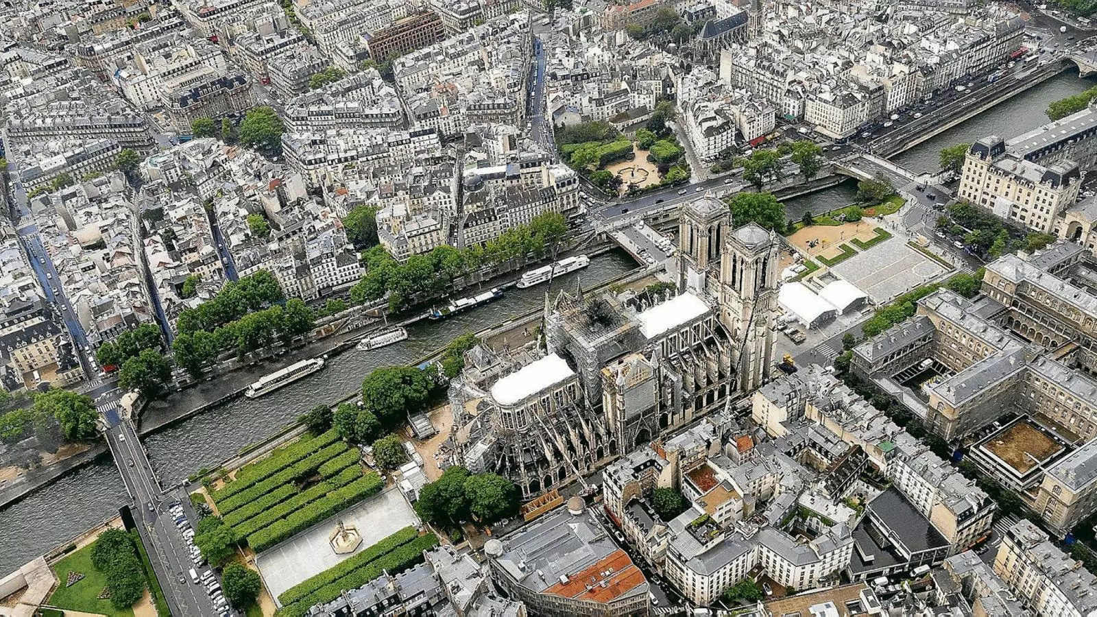 Notre-Dame, en risc d’enfonsar-se dos mesos després de l’incendi