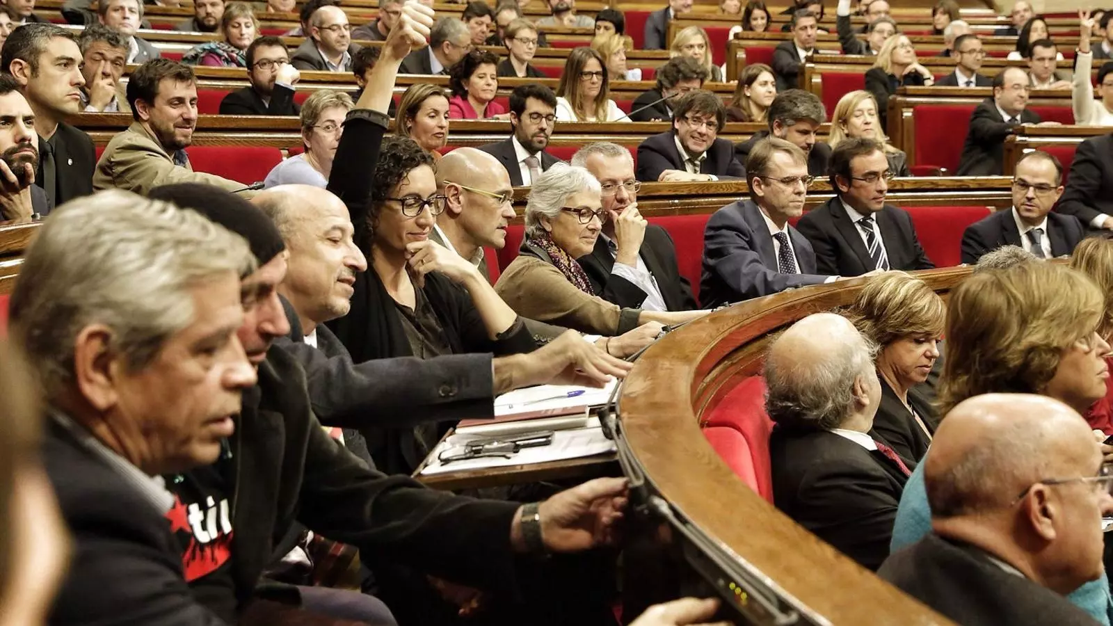 VOTACIÓ ORDINÀRIA
C’s, PSC i PP van demanar una votació pública per crida, però JxSí i CUP ho van refusar.