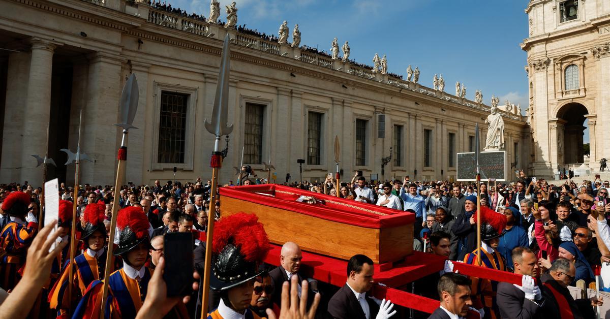 Rome: Farewell to Pope Francis – Queue & Tributes