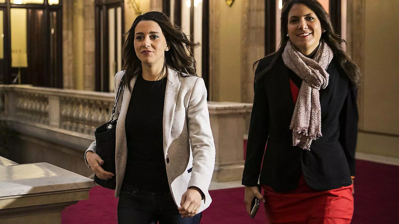Inés Arrimadas ‘El cel de les illes Caiman’ Senior i el cor brutal