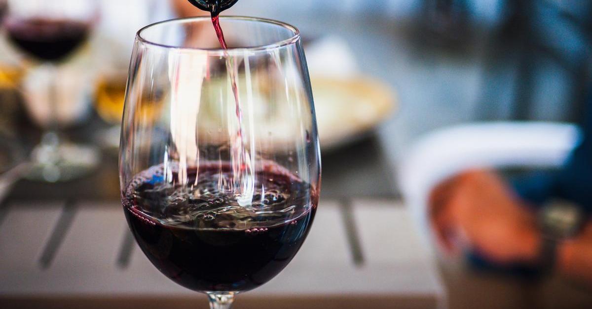 ¿Cuánto vino puedo beber haciendo un consumo moderado?