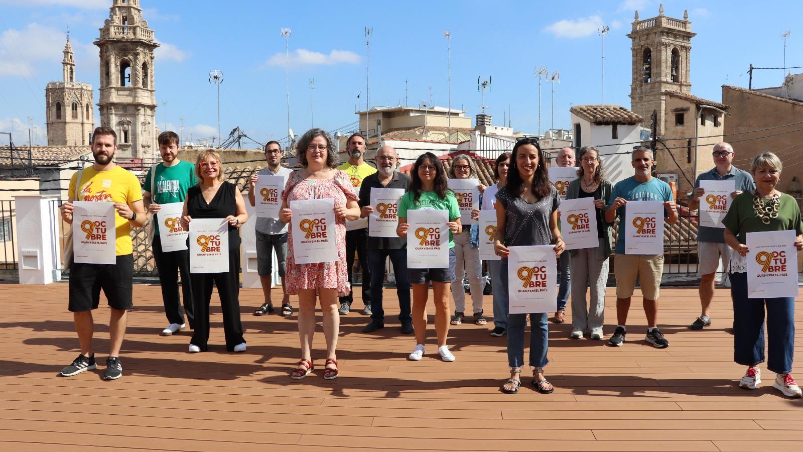 The representatives of the 9th of October Commission during the presentation of the slogan and the poster for this year's demonstration.