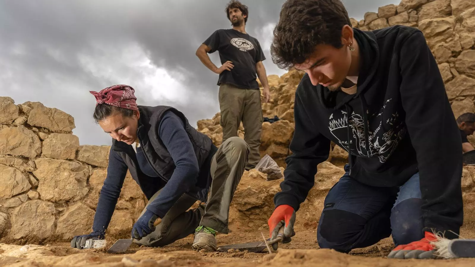 Arqueòlegs a la zona on han trobat el santuari dedicat a Demèter a Empúries, datat al segle siglo VI a.C.