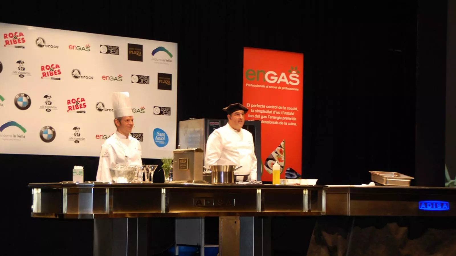 Obren els cuiners andorrans, Ramon Sasplugas i Carles Flinch, el primer Congrés Gastronòmic amb cuina en directe.