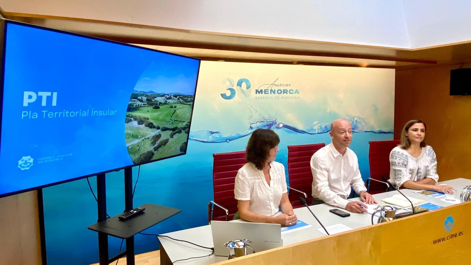 Adolfo Vilafranca, Präsident des Stadtrats von Menorca, und Stadträtin Maite Torrent