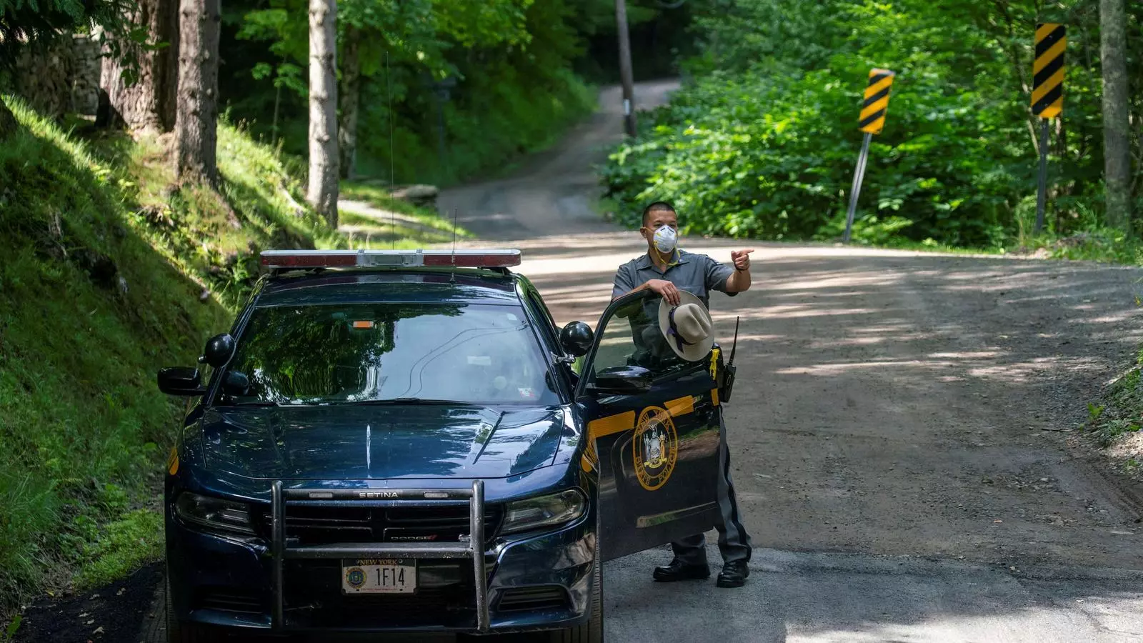 Policia prop del cotxe on van trobar mort el presumpte assassió del fill de la jutgesa Esther Salas de Nova Jersey, als Estats Units.