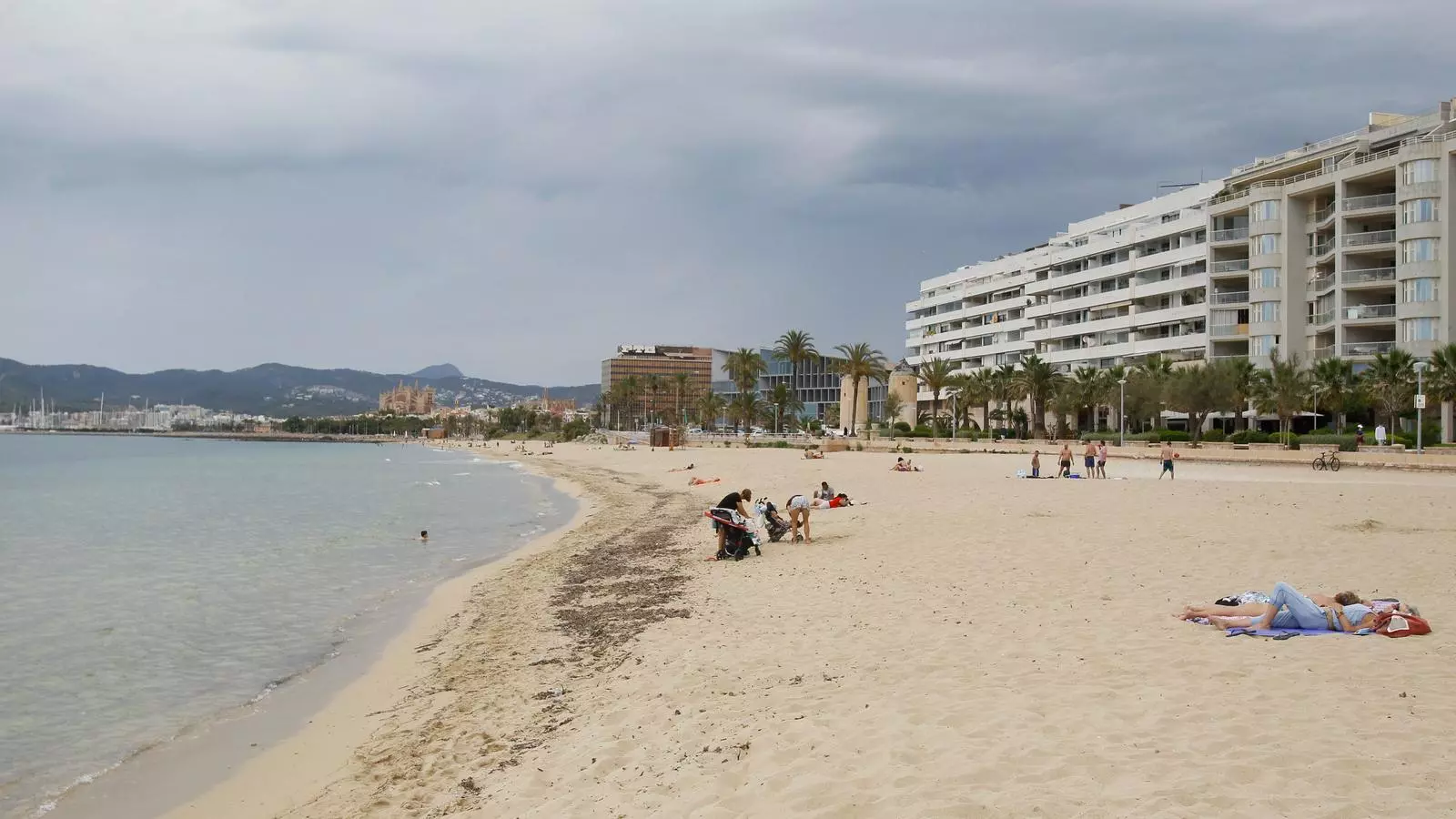 La platja de Can Pere Antoni de Palma el primer dia de fase 2