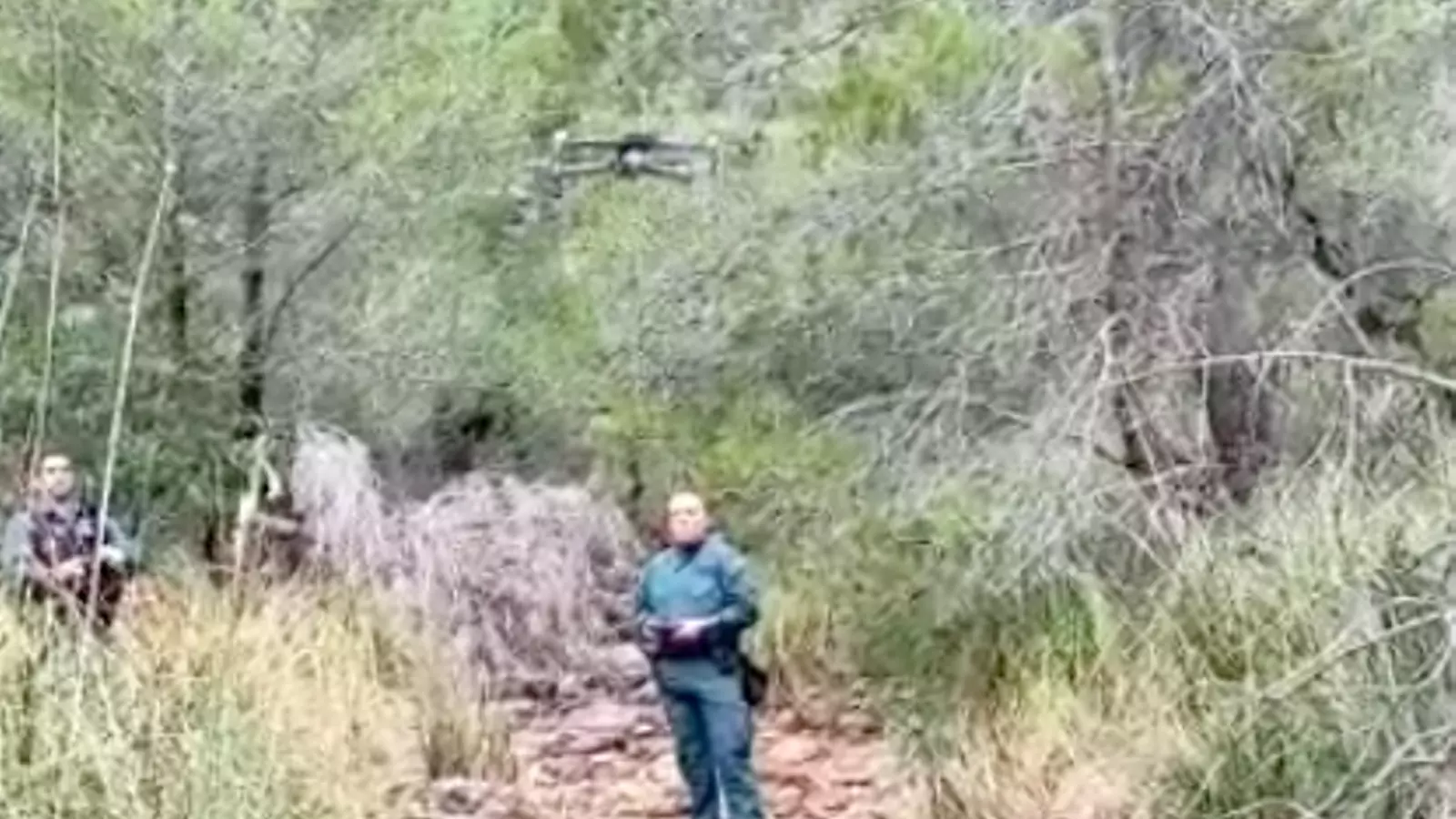 Un guàrdia civil fa volar el dron