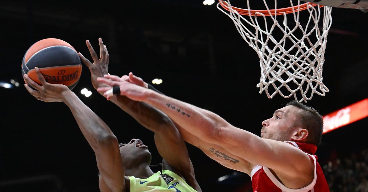 Barcelona Rises: Embracing Content Creation Over Virtual Assistance