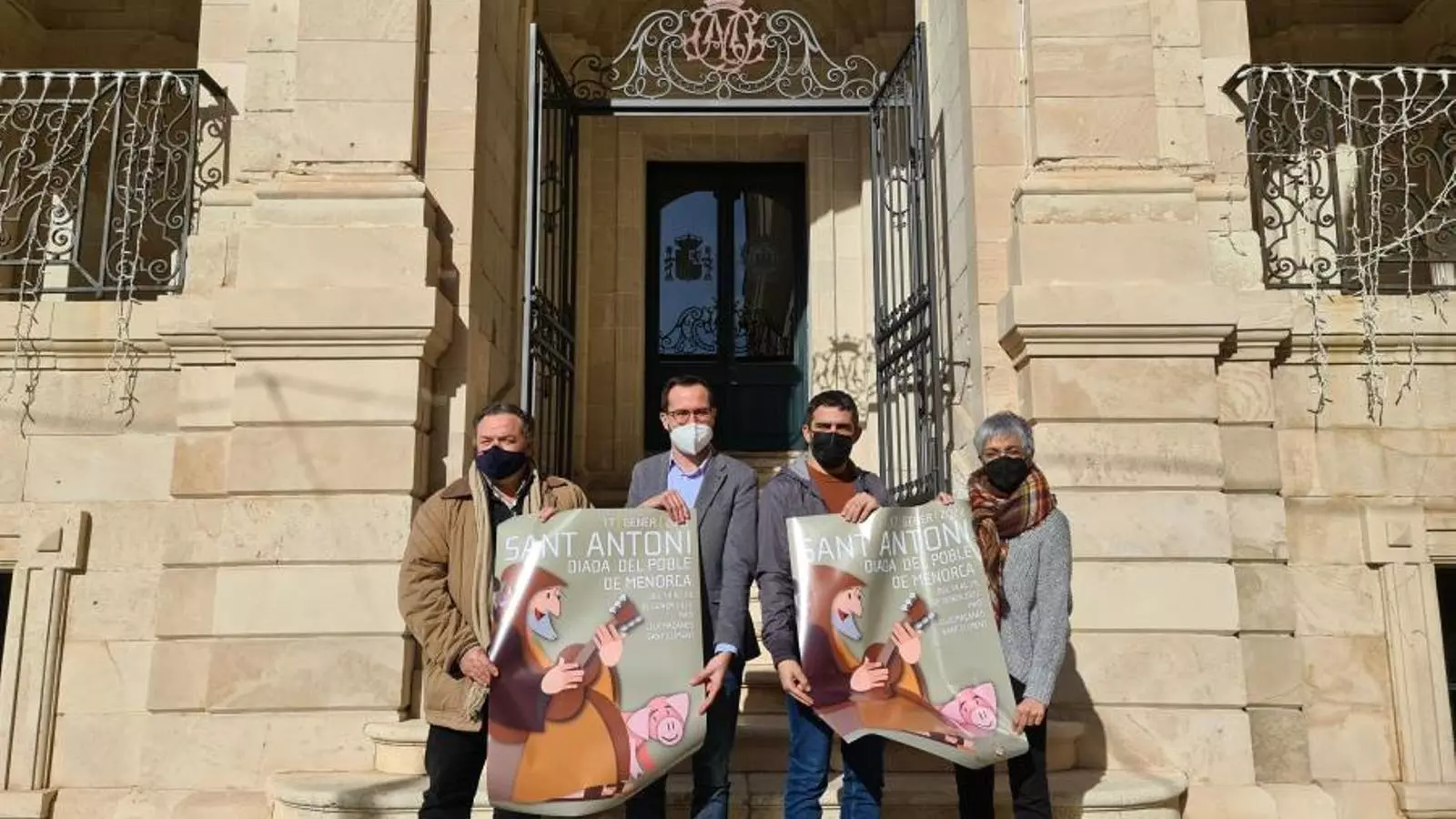 Representants de l'ajuntament presenten els actes.