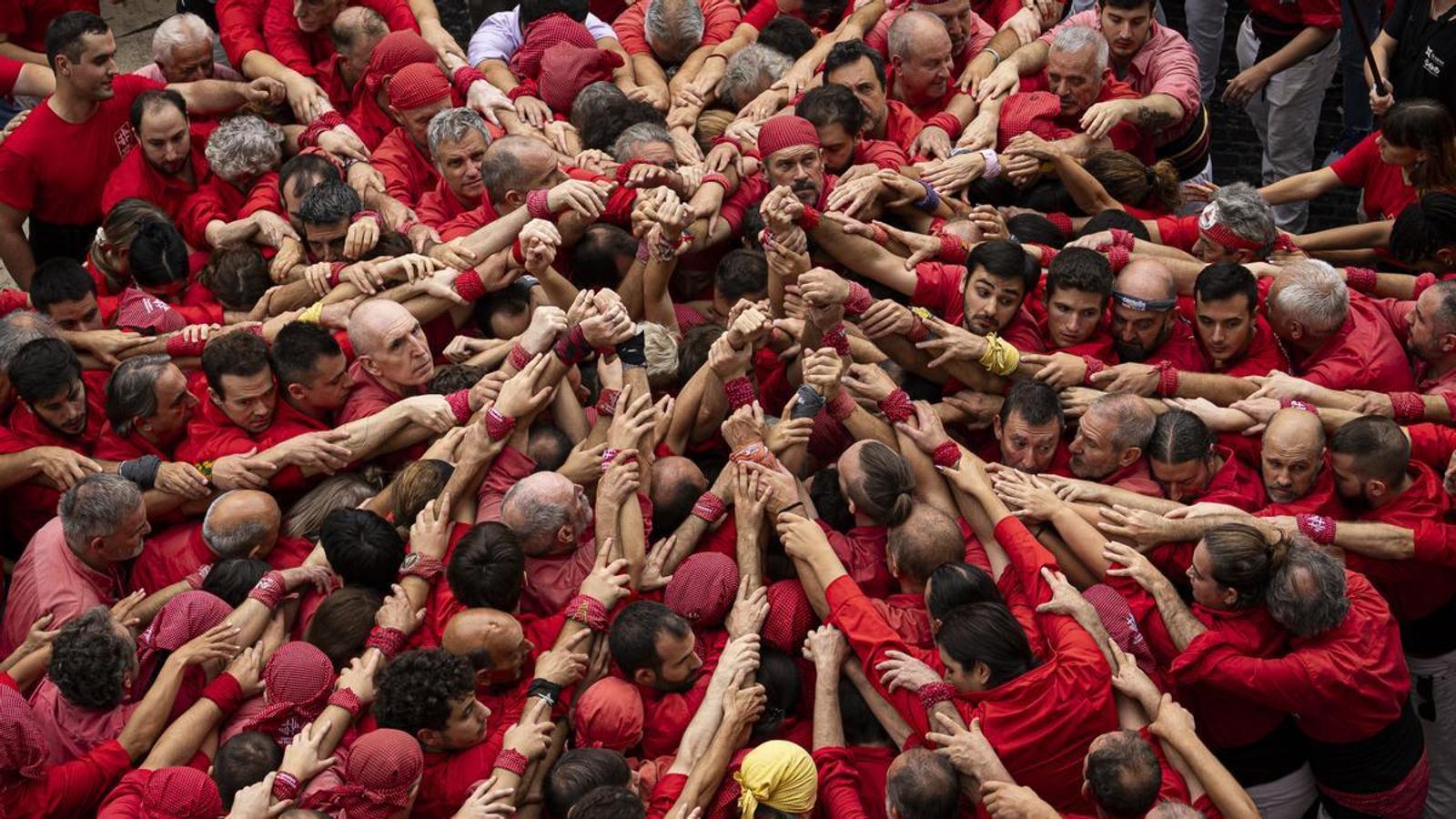 Archive image of a human tower performance at Sant Jaume square