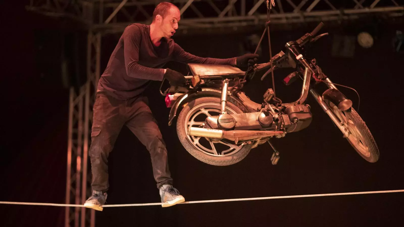 Joel Molina en un moment de l'espectacle 'Random'